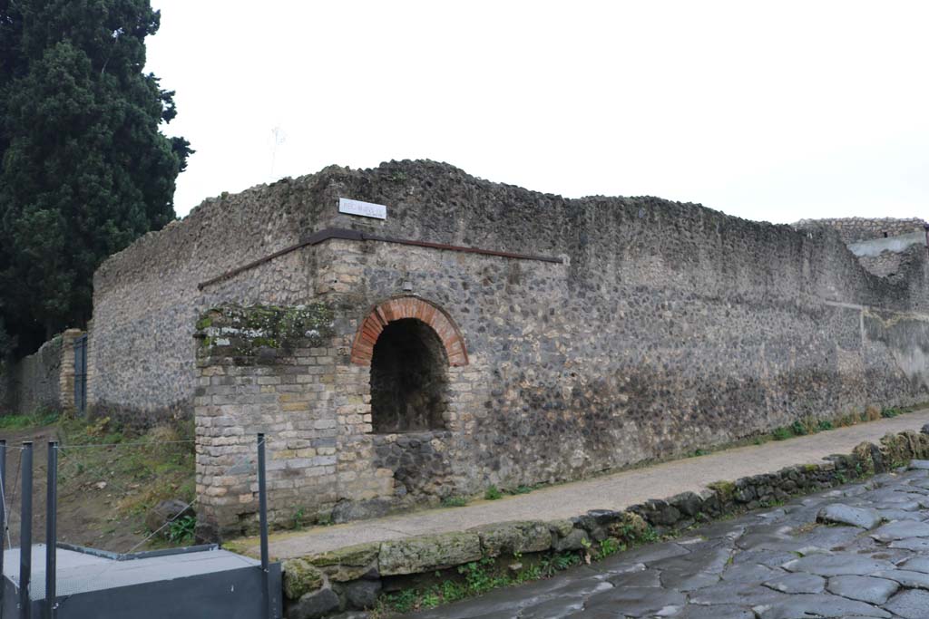 Via dell’Abbondanza, south side, Pompeii. December 2018.
Looking west along Via dell’Abbondanza from Vicolo dell’ Anfiteatro and street shrine on north-east corner of II.4. Photo courtesy of Aude Durand.