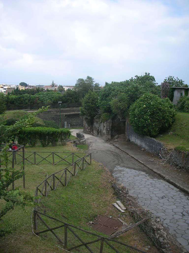 Porta di Sarno or Sarnus Gate. May 2010.
Looking south-east from III.7, Pompeii. Photo courtesy of Ivo van der Graaff.