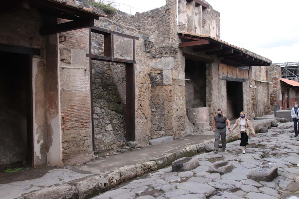 Via dell’Abbondanza, Pompeii. October 2020.
Looking towards north side during the year of the pandemic. Photo courtesy of Klaus Heese.