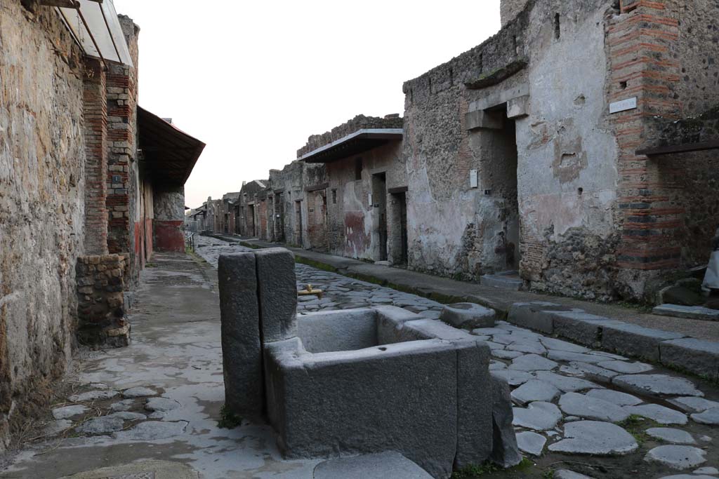 Via dell’ Abbondanza, Pompeii. December 2018.
Looking east between IX.11, on left, and I.7, from I.7.1 to I.7.8, centre and right. Photo courtesy of Aude Durand.