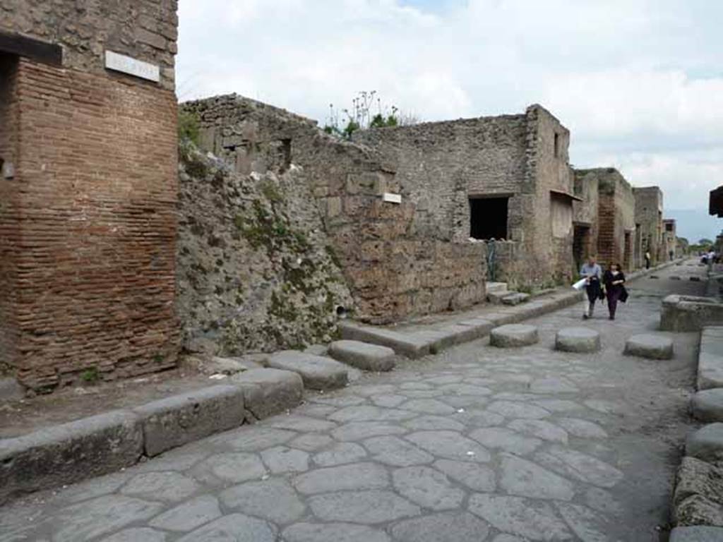 Via dell’Abbondanza, north side. May 2010. Looking east from near III.1.6, towards unnamed vicolo and III.2.