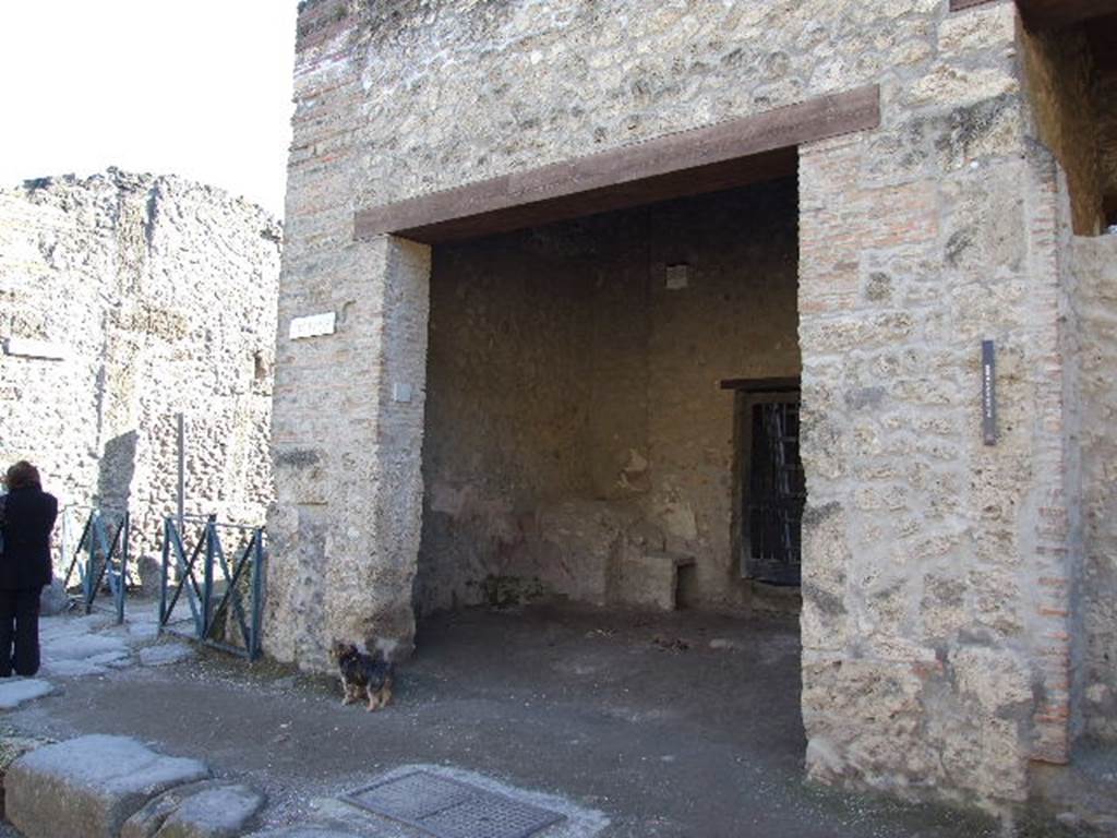 Via dell’ Abbondanza. South side. West corner of junction with Vicolo della Nave Europa from I.11.7. December 2006.