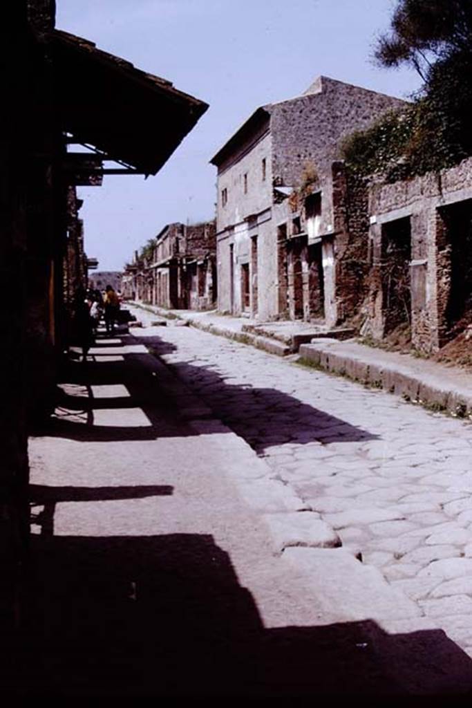 Via dell’Abbondanza, Pompeii. 1972. Looking west between I.11 and III.1.
Photo by Stanley A. Jashemski.
Source: The Wilhelmina and Stanley A. Jashemski archive in the University of Maryland Library, Special Collections (See collection page) and made available under the Creative Commons Attribution-Non Commercial License v.4. See Licence and use details. J72f0402