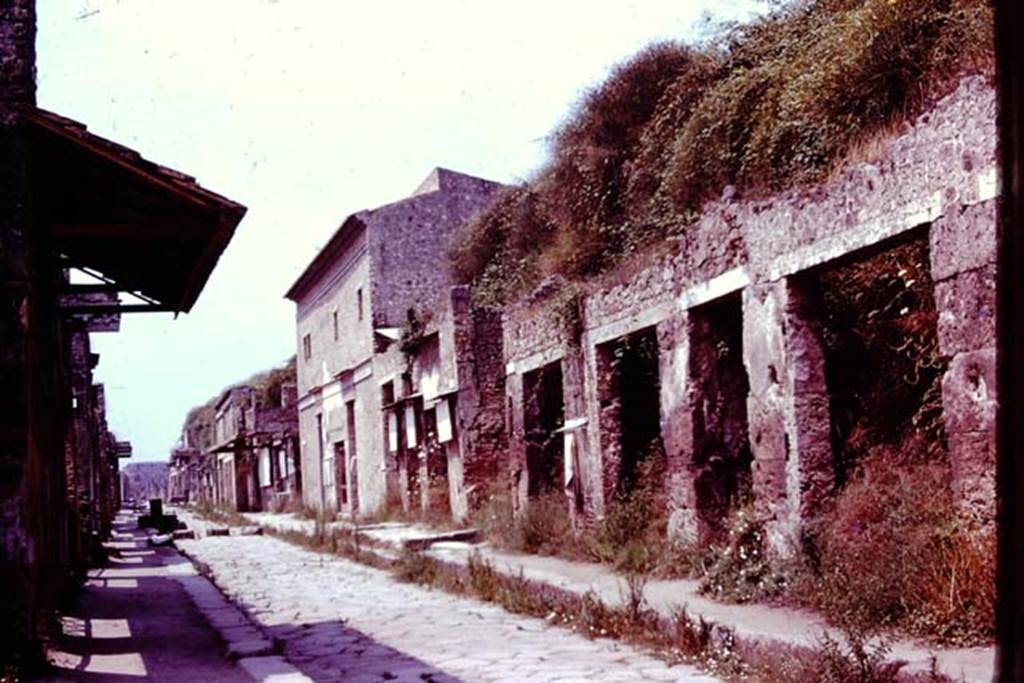 Via dell’Abbondanza, Pompeii. 1976. Looking west between I.11 and III.1. Photo by Stanley A. Jashemski.
Source: The Wilhelmina and Stanley A. Jashemski archive in the University of Maryland Library, Special Collections (See collection page) and made available under the Creative Commons Attribution-Non Commercial License v.4. See Licence and use details. J76f0549