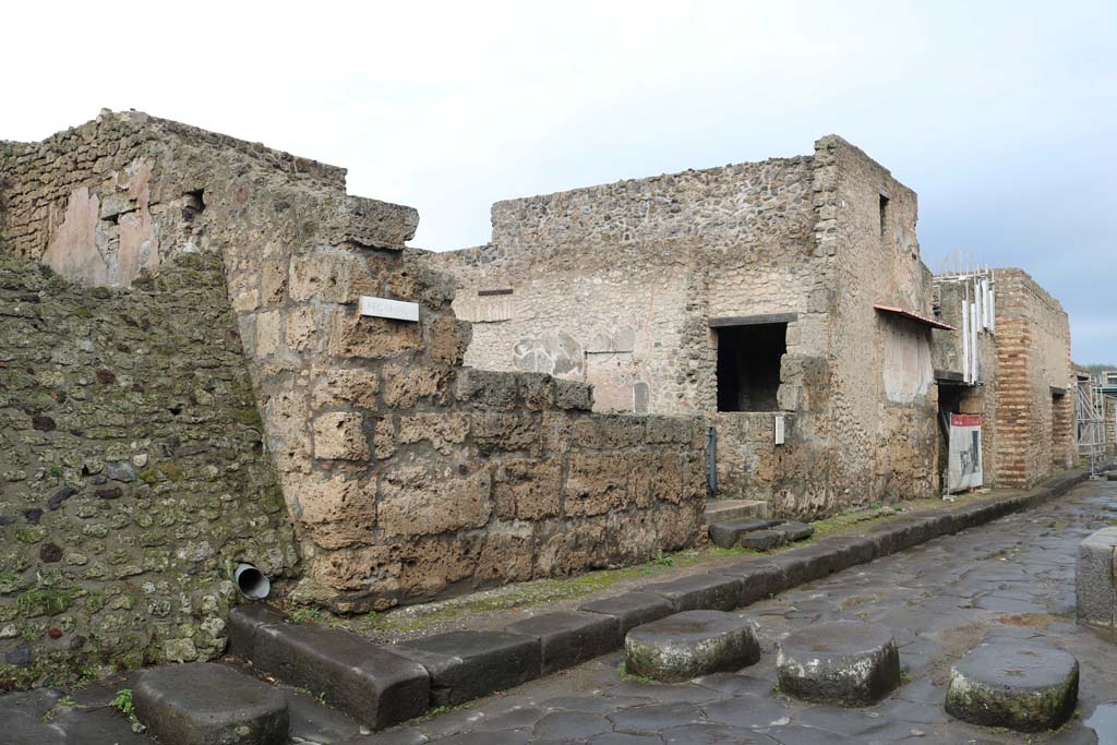 Via dell’Abbondanza, north side. December 2018. Looking east from near unnamed vicolo towards III.2. Photo courtesy of Aude Durand.