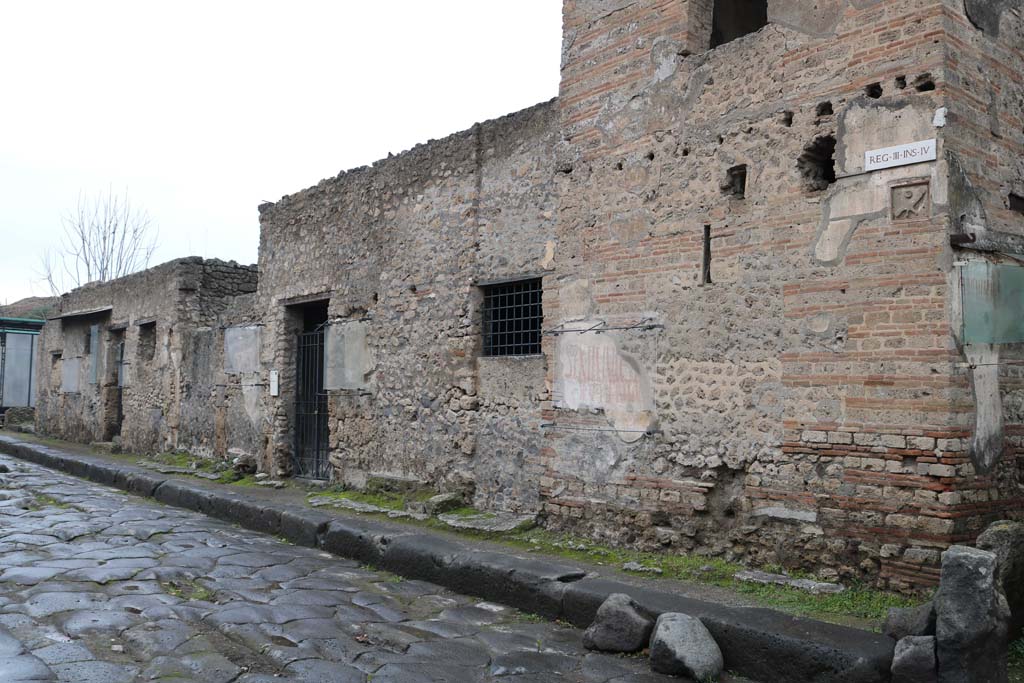 Via dell’Abbondanza, north side. December 2018.
Looking west along insula III.4, from III.4.3 towards III.4.1, on left. Photo courtesy of Aude Durand.