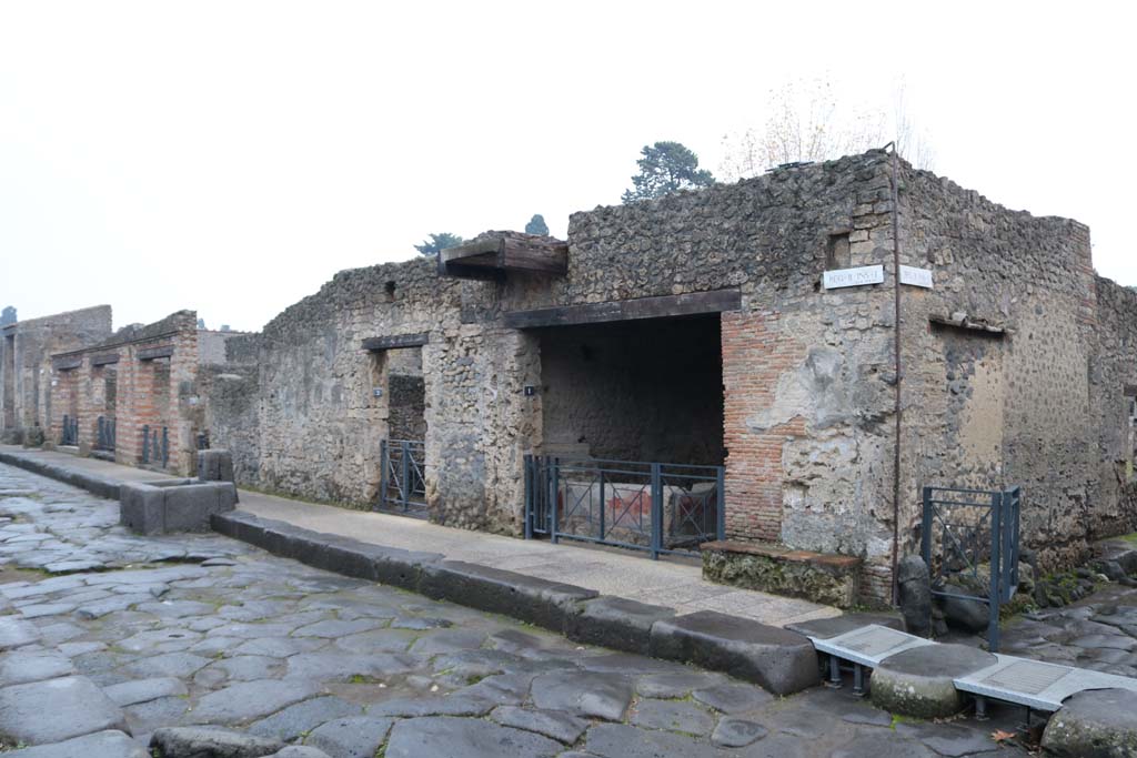Via dell’Abbondanza, south side. December 2018.
Looking east along II.1 from junction with Via di Nocera, on right. Photo courtesy of Aude Durand.