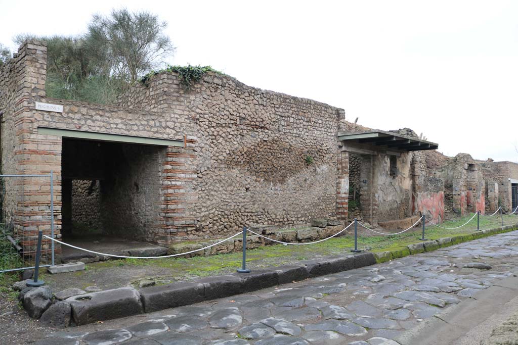 Via dell’Abbondanza, north side. December 2018.
Looking east along insula III.5, from III.5.1 towards III.5.5, on right. Photo courtesy of Aude Durand.