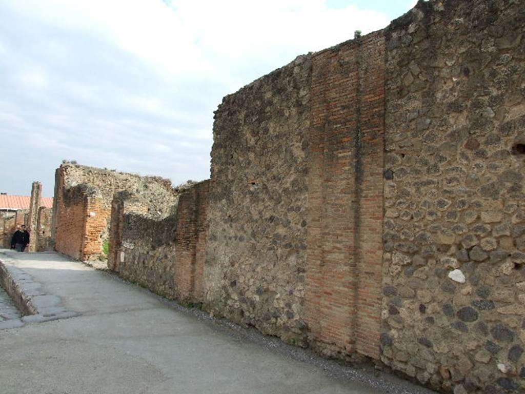 Via dell’Abbondanza. South side. Looking east towards VIII.3.1. December 2006.