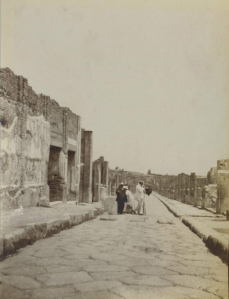 Via dell’Abbondanza, Pompeii. 1905.
Looking east to fountain near VII.9.68/67. Photo courtesy of Rick Bauer.