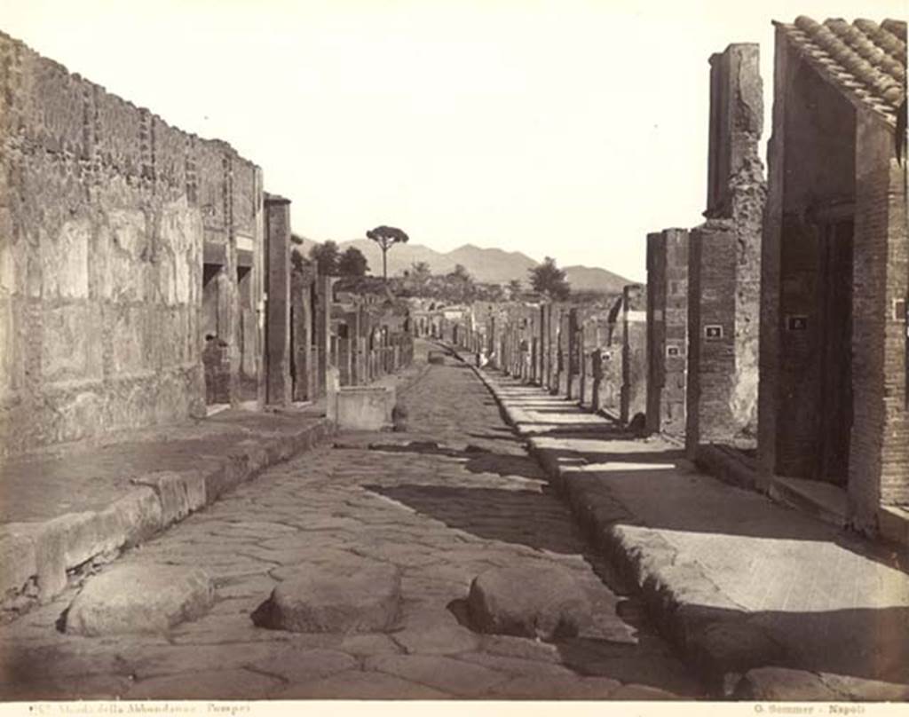 Via dell’Abbondanza. C.1880-1890. Looking east between VII.9 and VIII.3, Photo by G. Sommer no. 1262. Photo courtesy of Rick Bauer.