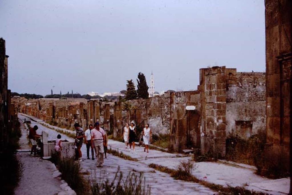 Via dell’Abbondanza, south side. Pompeii. 1966. Looking east along VIII.5. Photo by Stanley A. Jashemski.
Source: The Wilhelmina and Stanley A. Jashemski archive in the University of Maryland Library, Special Collections (See collection page) and made available under the Creative Commons Attribution-Non Commercial License v.4. See Licence and use details.
J66f0665