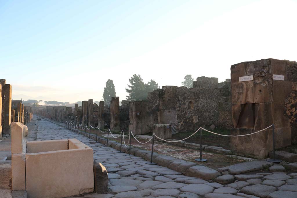 Via dell’Abbondanza, south side, Pompeii. December 2018.
Looking east from fountain at VII.9.67, along north side of insula from VIII.5.1, on right. Photo courtesy of Aude Durand.