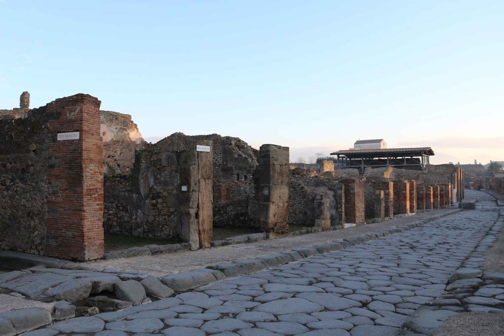 Via dell’Abbondanza, Pompeii, north side. December 2018.
Looking east along VII.14, from Vicolo della Maschera, and VII.14.1, on left. Photo courtesy of Aude Durand.