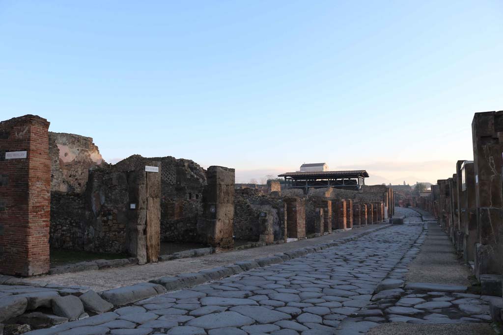 Via dell’Abbondanza, Pompeii. December 2018.
Looking east along Vicolo della Maschera, on left, between VII.14, on left, and VIII.5, on right. Photo courtesy of Aude Durand.
