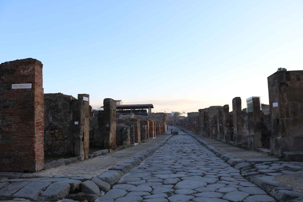 Via dell’Abbondanza, Pompeii. December 2018.
Looking east from VII.14.1, on left, and VIII.5.19, on right. Photo courtesy of Aude Durand.