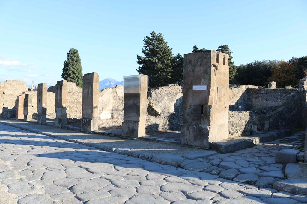 Via dell’Abbondanza, south side, Pompeii. December 2018.
Looking south-east from small roadway and VIII.5.19, on right. Photo courtesy of Aude Durand.