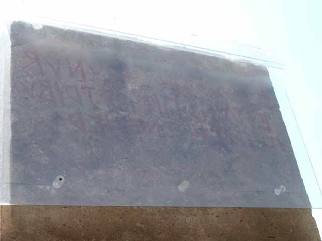Via dell’Abbondanza, south side. May 2010. “Eituns” on pilaster between VIII.5.19 and VIII.5.20.
According to Rosalba Antonini, the surviving part (also known as Vetter 27) reads –
eksuk.amviannud
eituns.ampt.tribud
tuv.ampt.menerv(as)
See Antonini, R., EKSUK AMVIANUD EITUNS in Quaderni Di Studi Pompeiana, 1/2007, Assoc. Int. Amici di Pompei, p. 48.
See Varone, A. and Stefani, G., 2009. Titulorum Pictorum Pompeianorum, Rome: L’erma di Bretschneider, (p.368 & Tav. XXXc).