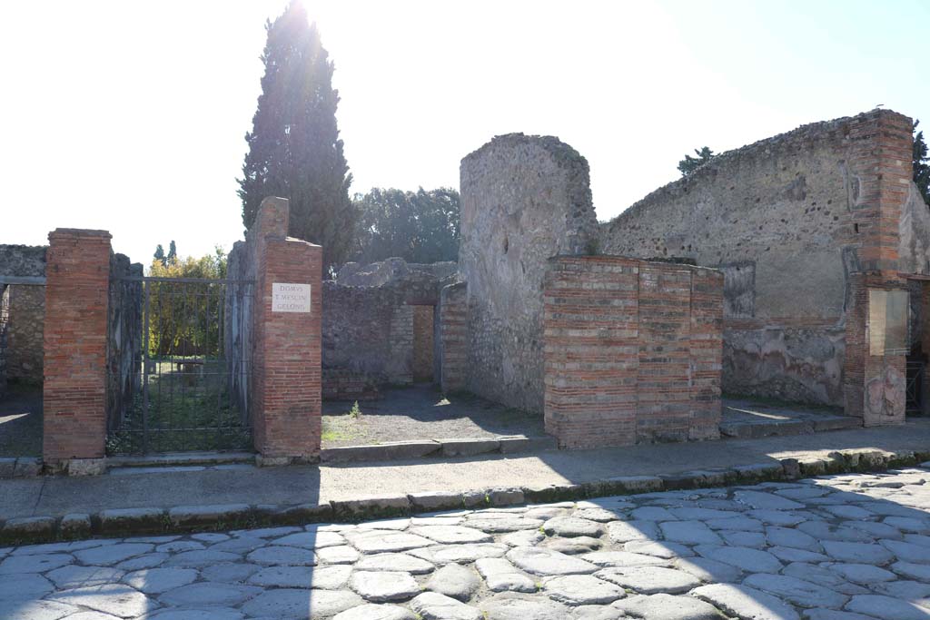 Via dell’Abbondanza, south side, Pompeii.
Looking towards entrance doorways, with VIII.4.9, on left, VIII.4.8, in centre, and VIII.4.7, on right. Photo courtesy of Aude Durand.