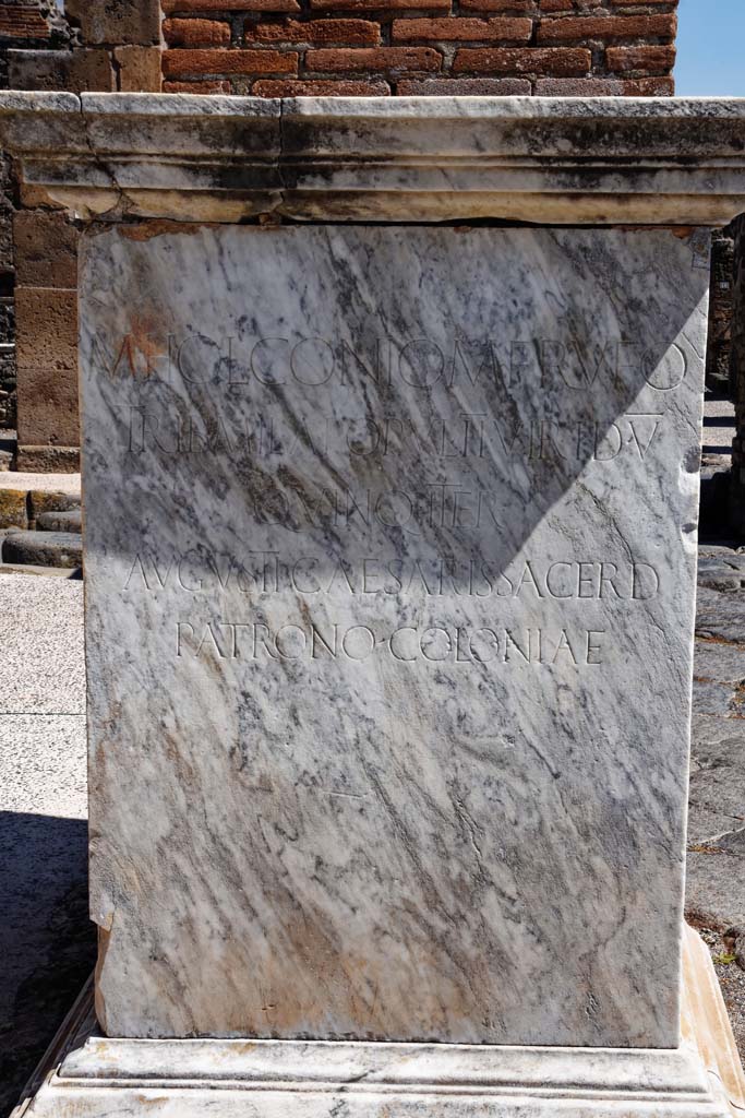 Via dell’Abbondanza, north side. April 2021.
Statue base of Holconius Rufus near VII.1.11. Photo courtesy of Nicolas Monteix.