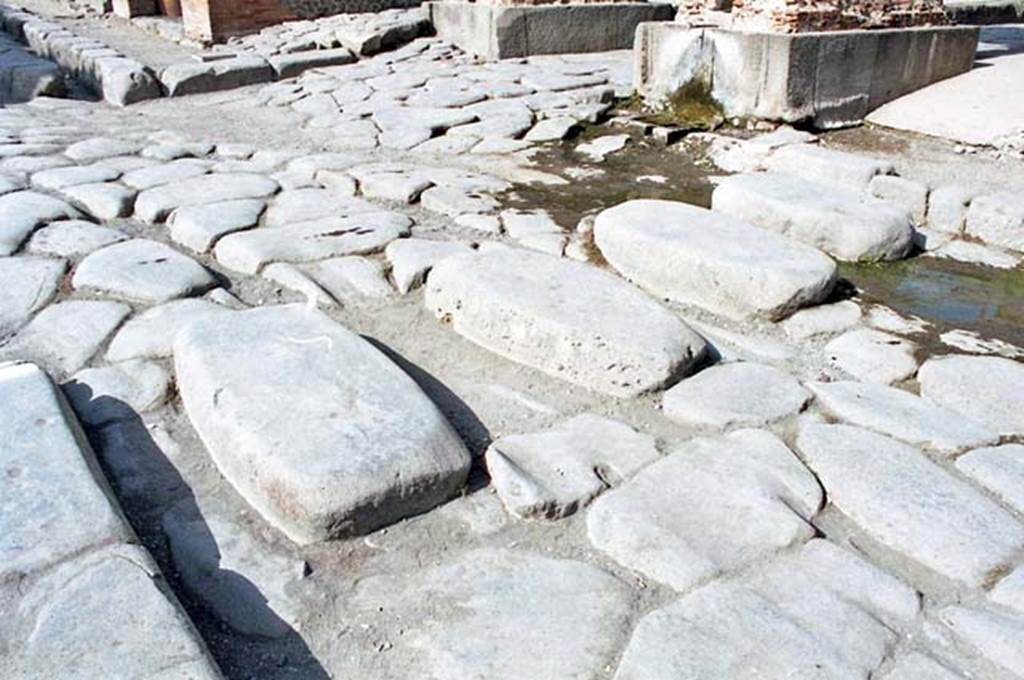 Via della Fortuna. October 2001. Looking north-west from between VI.10 and VII.4.
Photo courtesy of Peter Woods.