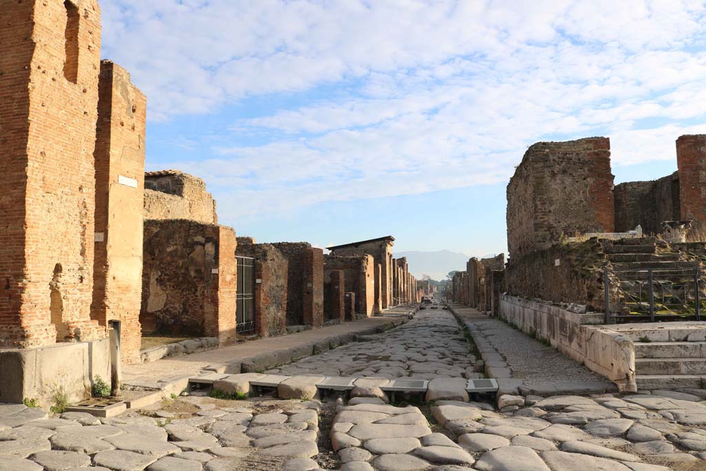 Via della Fortuna, Pompeii. December 2018.
Looking east from crossroads, with Via di Mercurio, on left, and Via del Foro, on right. Photo courtesy of Aude Durand.