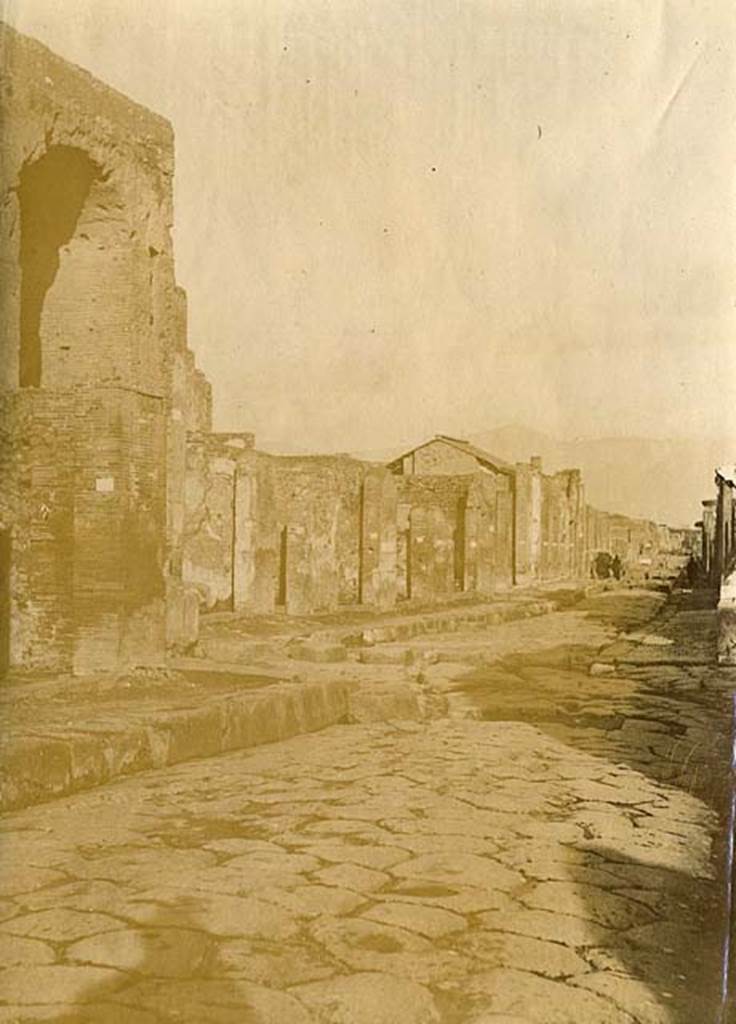 Via della Fortuna, Pompeii. c. 1900s. Looking east along VI.10, towards VI.12.
Photo courtesy of Rick Bauer.