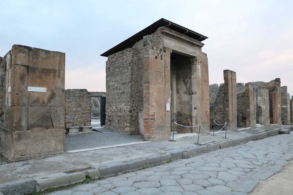 Via della Fortuna, north side. December 2018.
Looking north-east towards entrance doorways with VI.12.1, on left towards VI.12.6, on right.
Photo courtesy of Aude Durand.