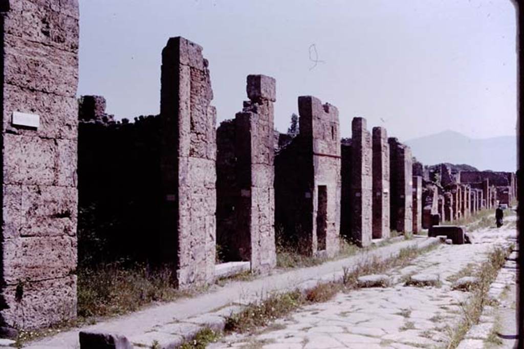 Via della Fortuna, north side, Pompeii. 1964. Looking east along VI.13. Photo by Stanley A. Jashemski.
Source: The Wilhelmina and Stanley A. Jashemski archive in the University of Maryland Library, Special Collections (See collection page) and made available under the Creative Commons Attribution-Non Commercial License v.4. See Licence and use details.
J64f1086