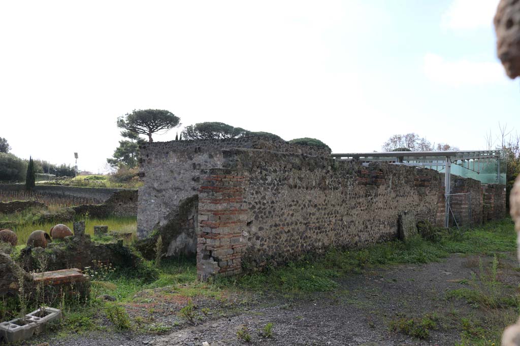 Via della Palestra, Pompeii. December 2018.
Looking south-west from I.22.3, on left, towardsI.22.1, on right. Photo courtesy of Aude Durand.