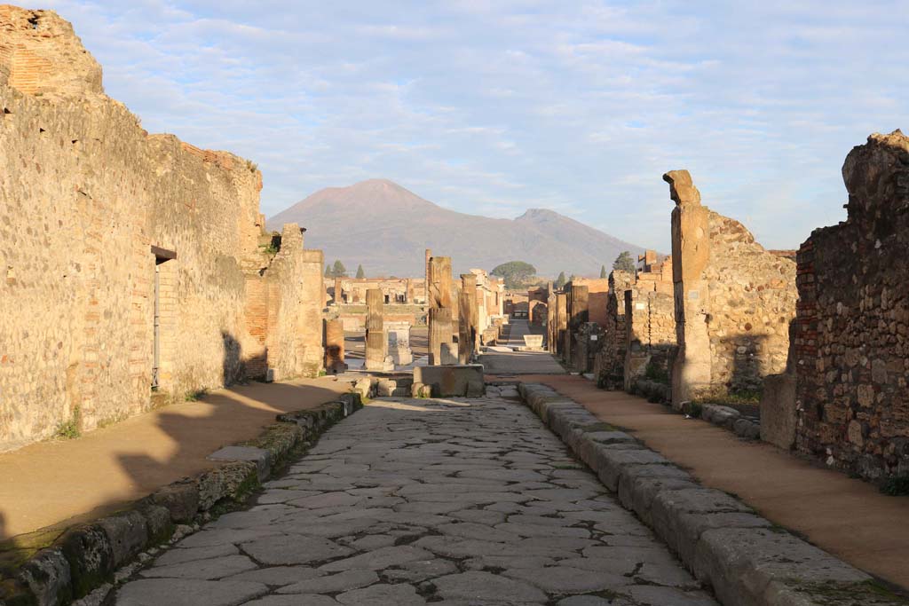 Via delle Scuole, Pompeii. December 2018.
Looking north between VIII.2, on left, and VIII.3, on right, towards Forum. Photo courtesy of Aude Durand.
