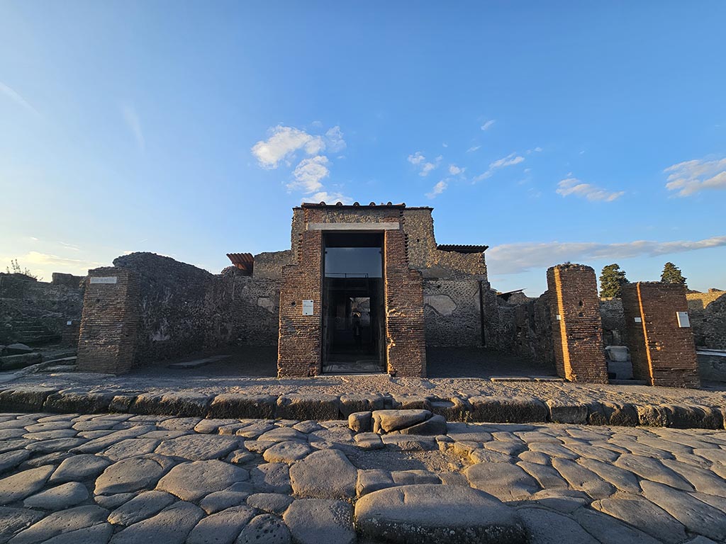 Via delle Terme, north side, Pompeii. November 2024.
Vicolo della Fullonica, on left, then VI.8.4, VI.8.5 in centre, VI.8.6, 7 and 8, on right. Photo courtesy of Annette Haug.