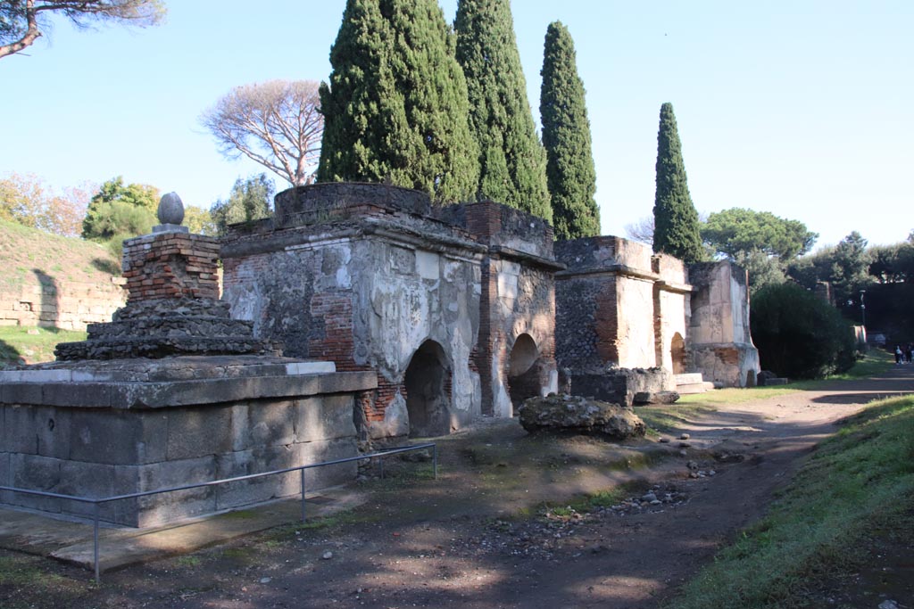 Via delle Tombe, north side, Pompeii. October 2022.
Looking north-east towards tombs, from junction with Via di Nocera. Photo courtesy of Klaus Heese.