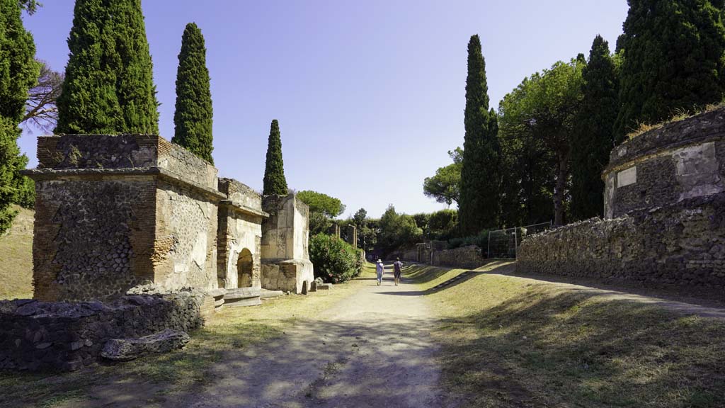 Via delle Tombe, August 2021. Looking east from junction with Via di Nocera. Photo courtesy of Robert Hanson.