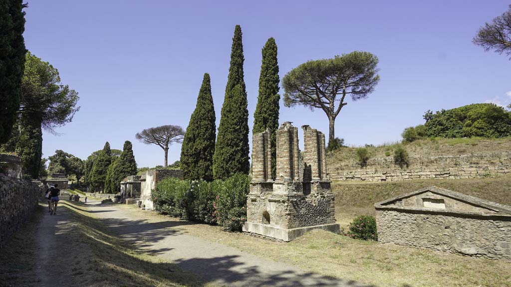 Via delle Tombe, north side. August 2021. Looking west from near Tomb 22EN, on right. Photo courtesy of Robert Hanson.
