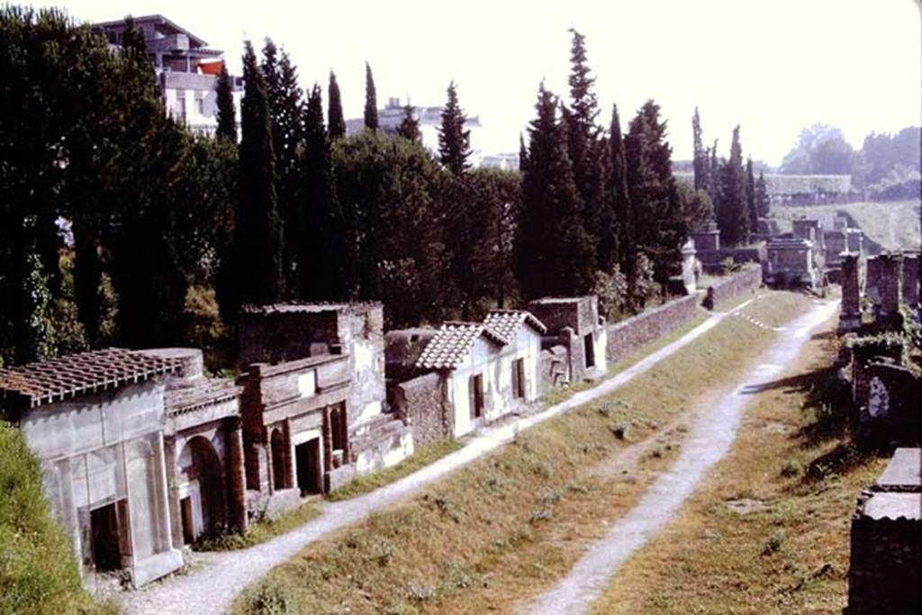 Via delle Tombe, Pompeii. 1972. Looking west. Photo by Stanley A. Jashemski.
Source: The Wilhelmina and Stanley A. Jashemski archive in the University of Maryland Library, Special Collections (See collection page) and made available under the Creative Commons Attribution-Non Commercial License v.4. See Licence and use details. J72f0052