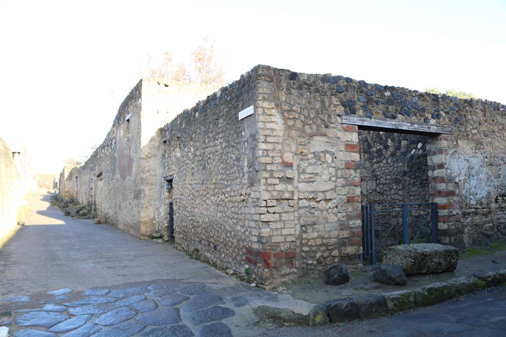 Vicolo della Nave Europa between I.11 and I.12. December 2018. Looking north from junction with Via di Castricio. Photo courtesy of Aude Durand.