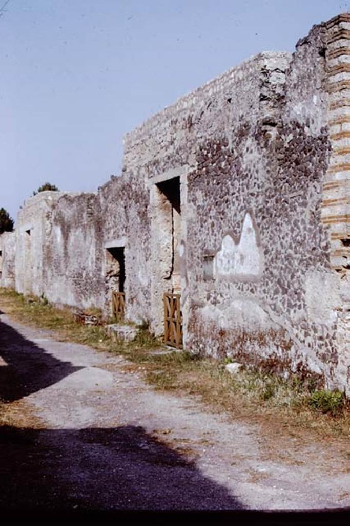 Via di Castricio, Pompeii, south side. 1972. Looking east along I.15. Photo by Stanley A. Jashemski.
Source: The Wilhelmina and Stanley A. Jashemski archive in the University of Maryland Library, Special Collections (See collection page) and made available under the Creative Commons Attribution-Non Commercial License v.4. See Licence and use details. J72f0504