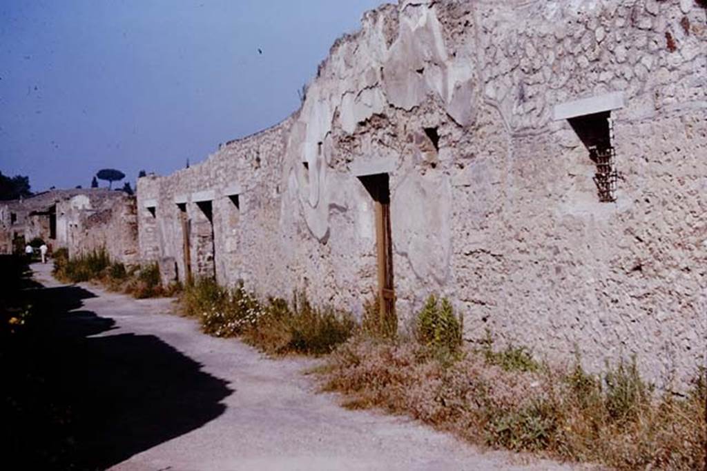 Via di Castricio, Pompeii. 1964. Looking west along 1.12, on the north side between 1.15 and I.12. Photo by Stanley A. Jashemski.
Source: The Wilhelmina and Stanley A. Jashemski archive in the University of Maryland Library, Special Collections (See collection page) and made available under the Creative Commons Attribution-Non Commercial License v.4. See Licence and use details.
J64f1845