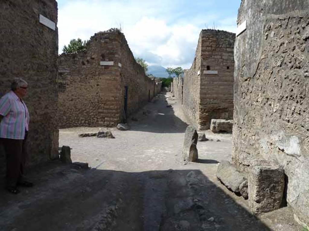 Via di Castricio, May 2010. Looking along Vicolo dei Fuggiaschi, between I.12 and I.13 on the north side of the crossroads.