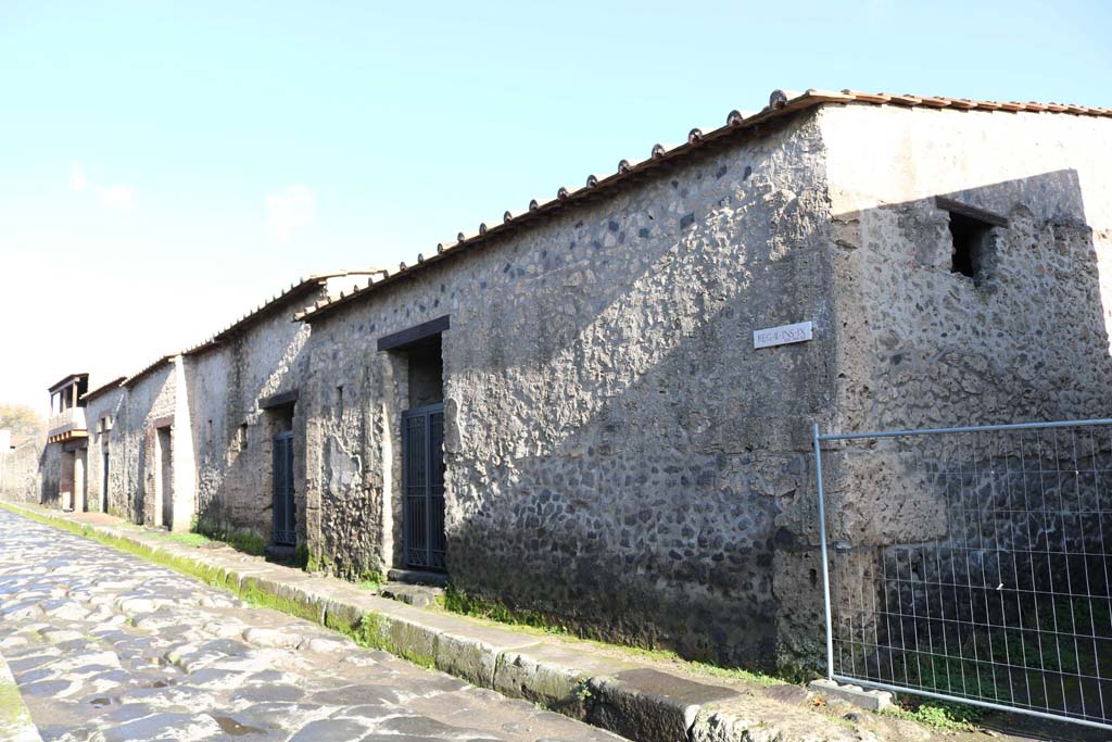 Via di Nocera, east side, Pompeii. December 2018.
Looking north along insula II.9, from II.9.1, in centre, towards II.9.5, on left. Photo courtesy of Aude Durand.