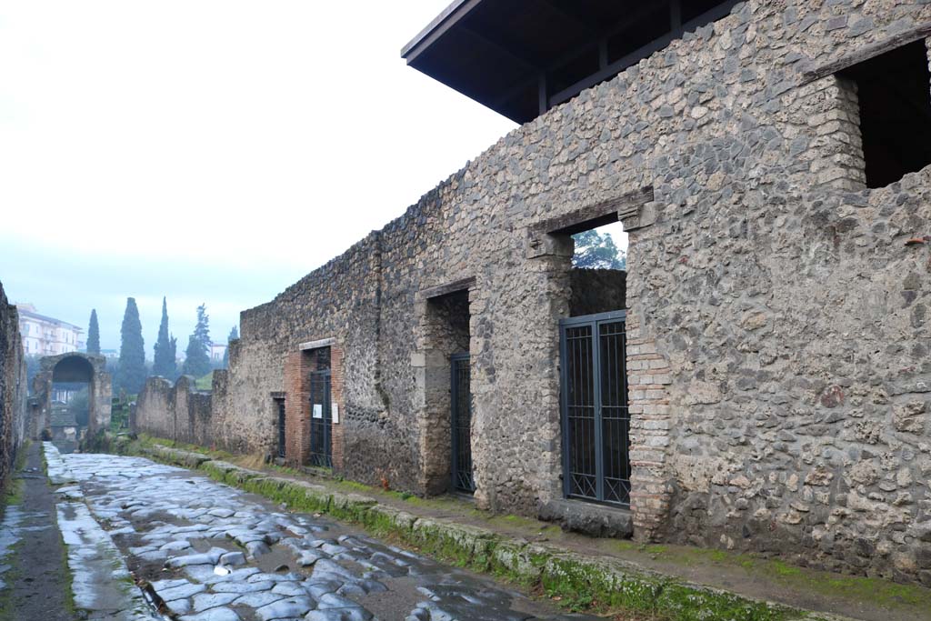 Via di Nocera, west side, December 2018.
Looking south along I.20, with doorways to I.20.1, I.20.2, I.20.3 and I.20.4 on right. Photo courtesy of Aude Durand.