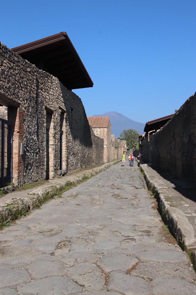 Via di Nocera Pompeii October 2022.
Looking north between I.20 and II.8. Photo courtesy of Klaus Heese.