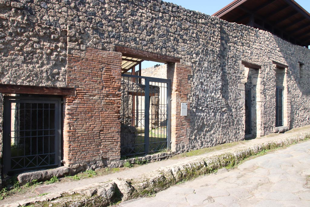 Via di Nocera, west side, Pompeii. October 2022.
Looking towards I.20.1, on left, followed by I.20.2, in centre, I.20.3 and 4, on right. Photo courtesy of Klaus Heese.