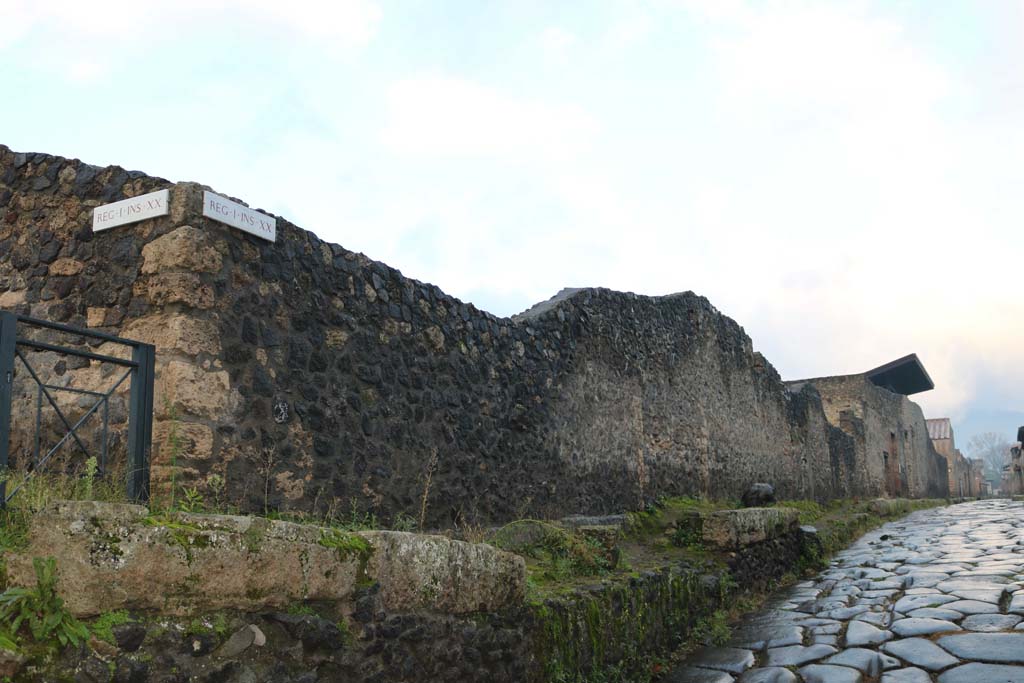 Via di Nocera, Pompeii. December 2018.
Looking north along west side, with doorways at I.20.1 to I.20.4, on right. Photo courtesy of Aude Durand.