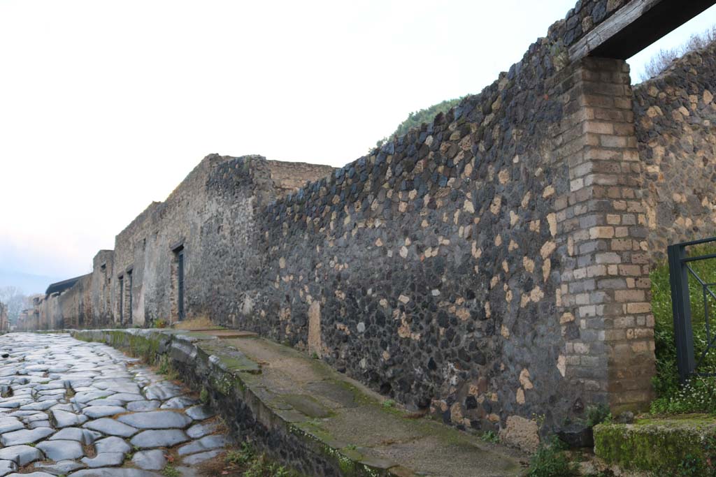Via di Nocera, east side. December 2018.
Looking north along east side of Via di Nocera, from near Porta Nocera. Photo courtesy of Aude Durand.