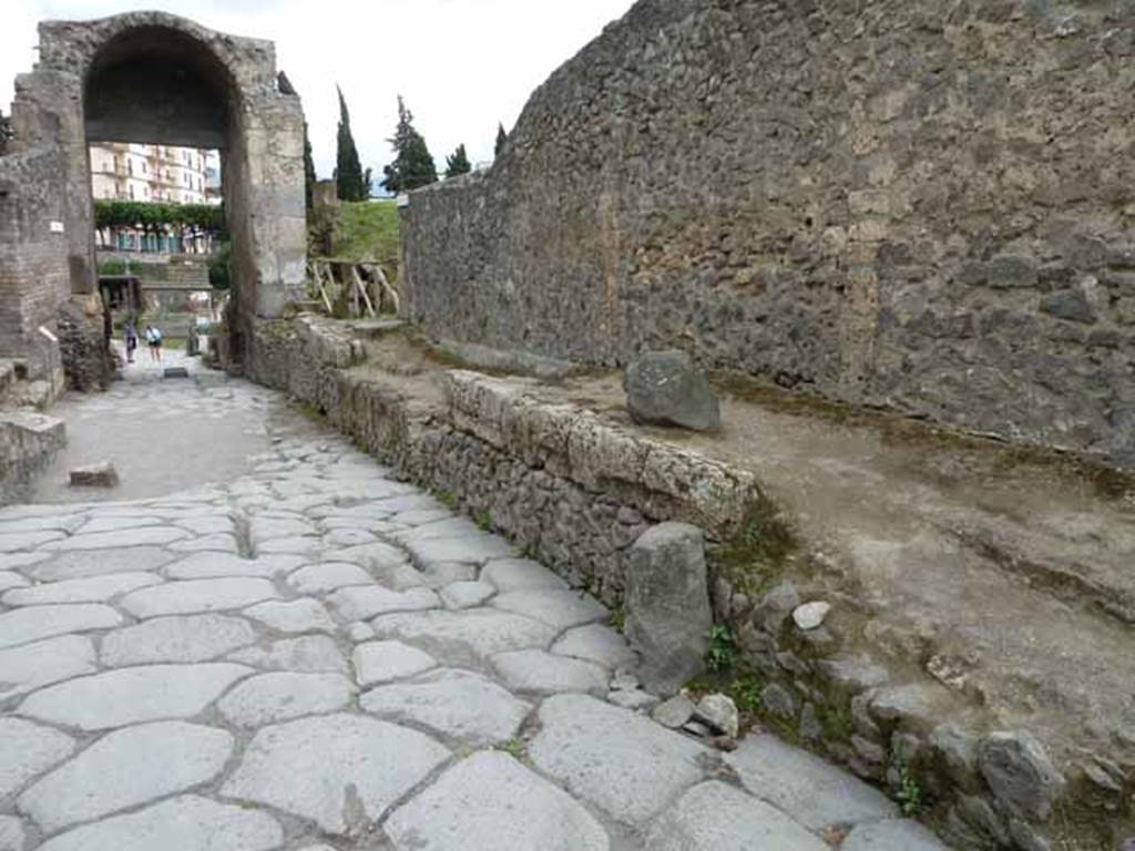 Via di Nocera, May 2010. West wall near Porta Nocera.
