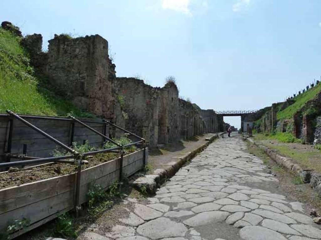 Via di Nola, May 2010. Looking west between III.8 and IV.2, from unexcavated vicolo.