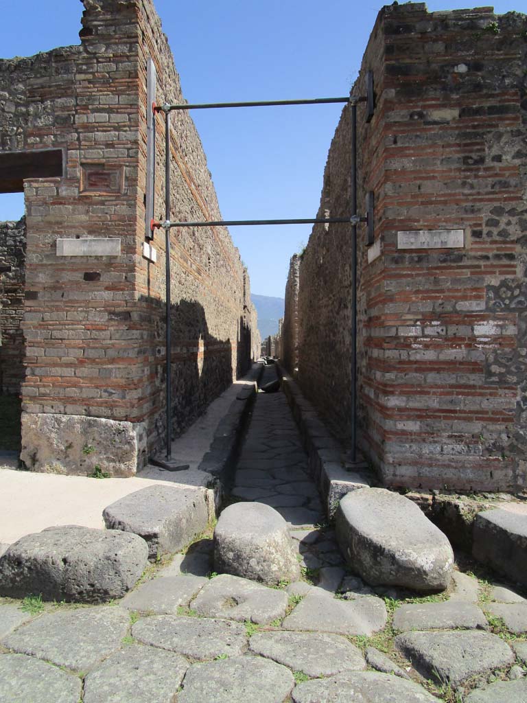 Via di Nola, Pompeii. April 2019. Looking south into Vicolo di Tesmo.
Photo courtesy of Rick Bauer.