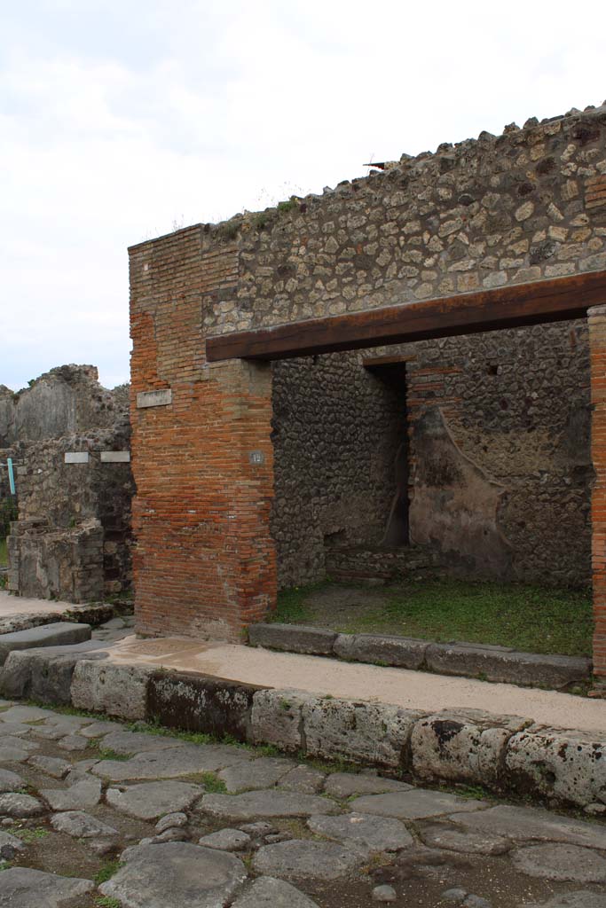 Via di Nola, south side, Pompeii. May 2019.
Looking towards entrance to IX.5.12 with Vicolo del Centenario, on left.
Foto Christian Beck, ERC Grant 681269 DÉCOR.